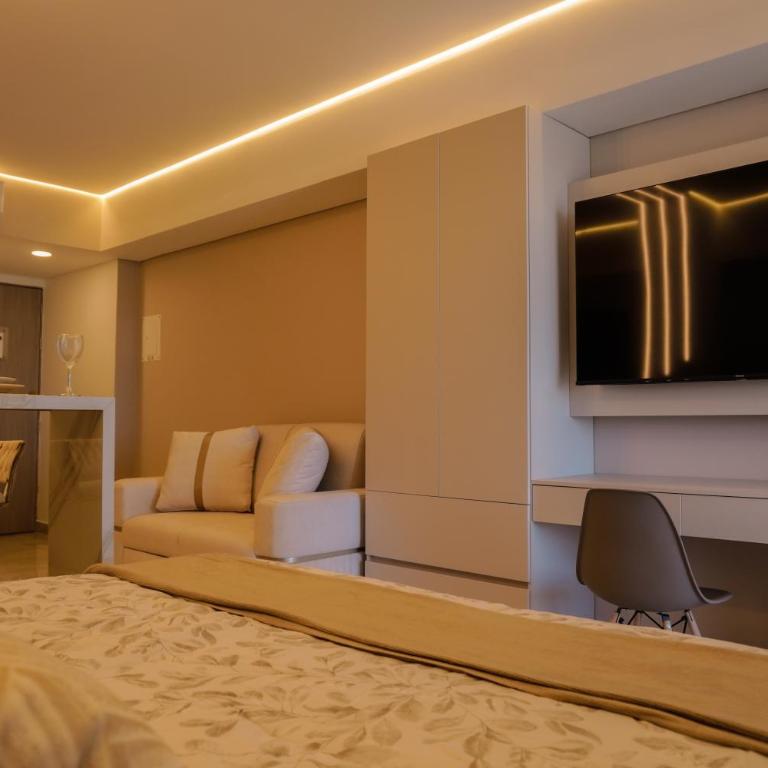 Apartasuite de lujo Cartagena Beach-piscina-airpor - King Suite with Balcony - 35