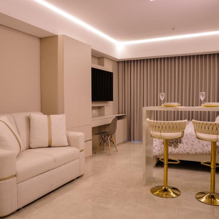 Apartasuite de lujo Cartagena Beach-piscina-airpor - King Suite with Balcony - 18