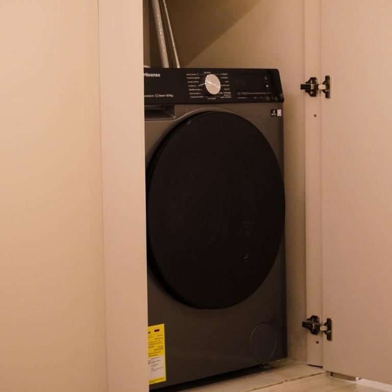 Apartasuite de lujo Cartagena Beach-piscina-airpor - King Suite with Balcony - 14