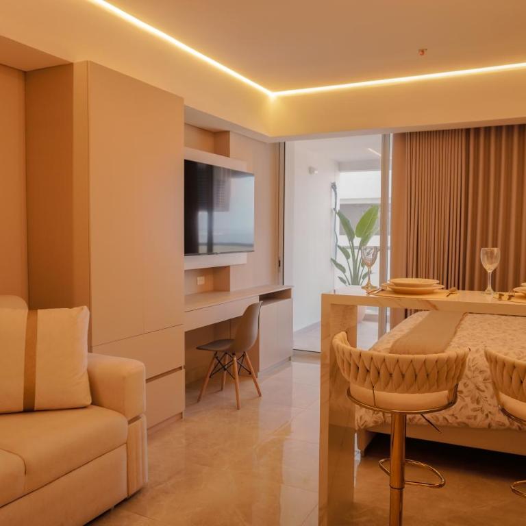 Suite,Piscina,Balcon,C historico,2 Min aeropuerto - King Suite with Balcony - 7