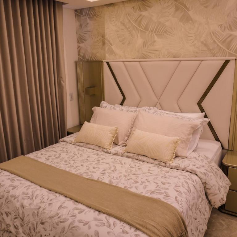 Suite,Piscina,Balcon,C historico,2 Min aeropuerto - King Suite with Balcony - 33