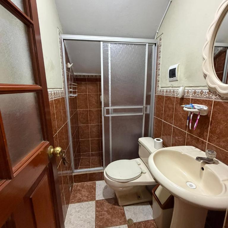Linda casa espaciosa y acogedora en Nuevo Chimbote - Three-Bedroom House - 5