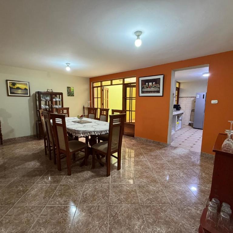 Linda casa espaciosa y acogedora en Nuevo Chimbote - Three-Bedroom House - 3