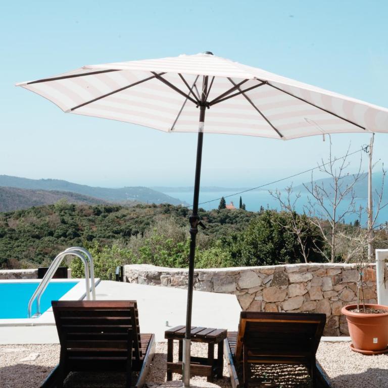 Sunset Stone Retreat - Three-Bedroom Villa - 14