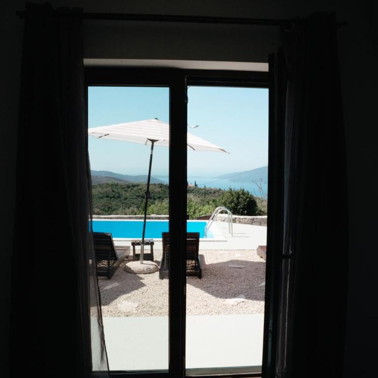 Sunset Stone Retreat - Three-Bedroom Villa - 24