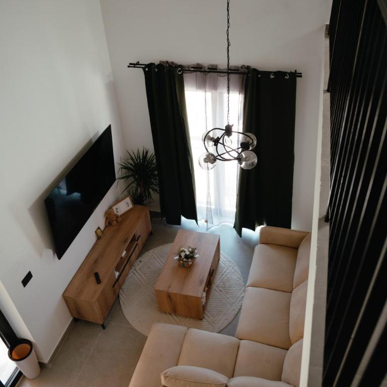 Sunset Stone Retreat - Three-Bedroom Villa - 22