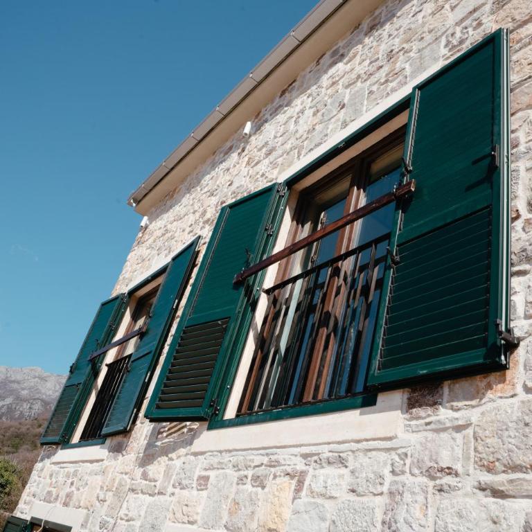 Sunset Stone Retreat - Three-Bedroom Villa - 12