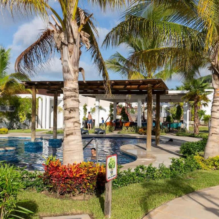 Home with Pool 3 Minutes away from the beach - Apartment - 1
