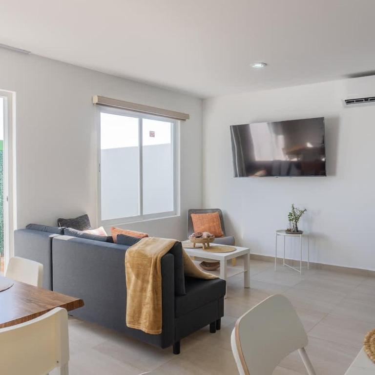 Home with Pool 3 Minutes away from the beach - Apartment - 4