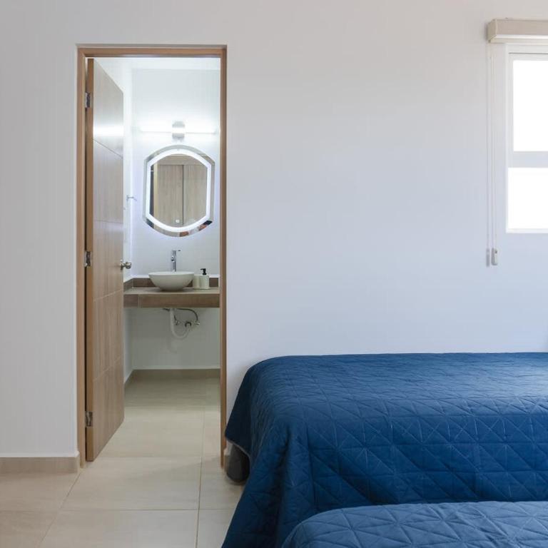 Home with Pool 3 Minutes away from the beach - Apartment - 23