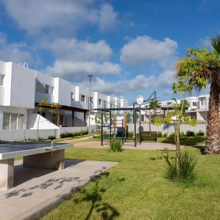 Home with Pool 3 Minutes away from the beach - Apartment - 34