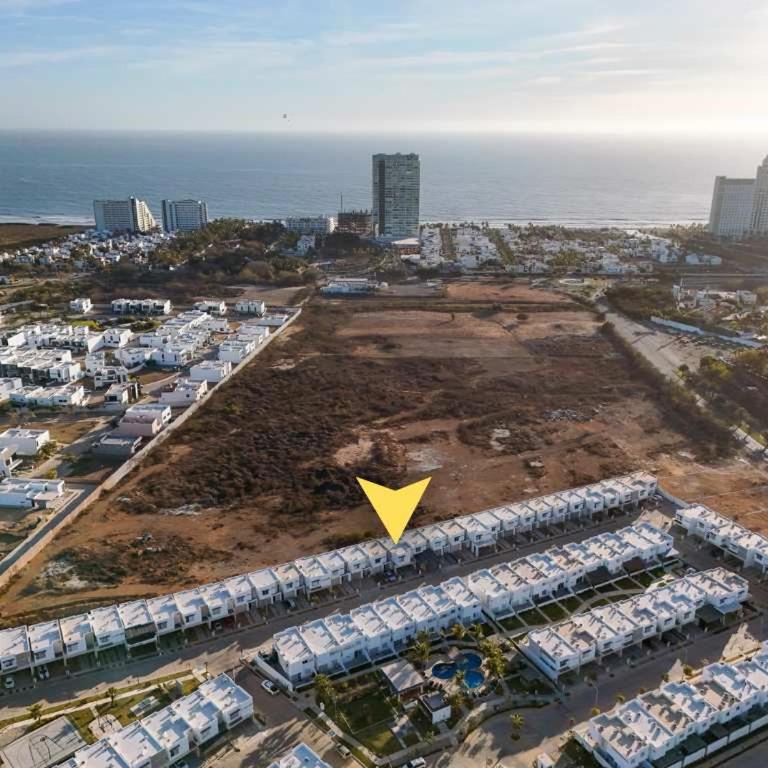 Home with Pool 3 Minutes away from the beach - Apartment - 39
