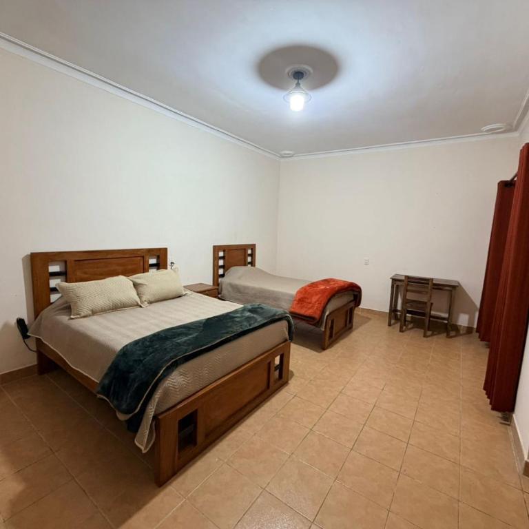 Casa Grau - Triple Room with Shared Bathroom - 2