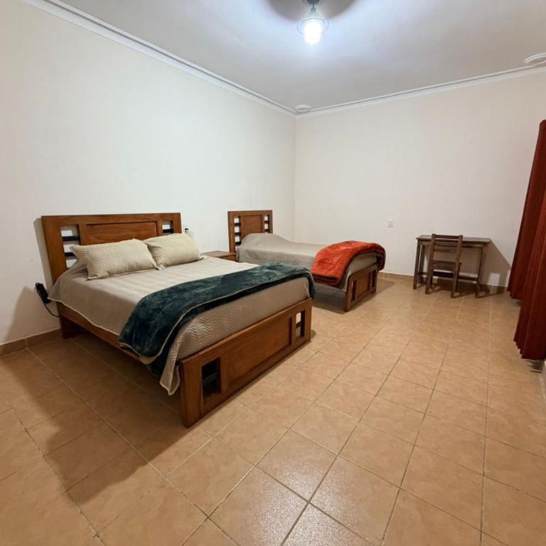 Casa Grau - Triple Room with Shared Bathroom - 3