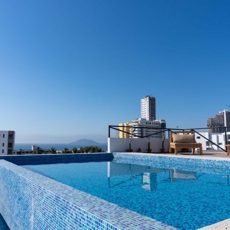Rooftop Pool & Steps to the Beach - Apartment - 3