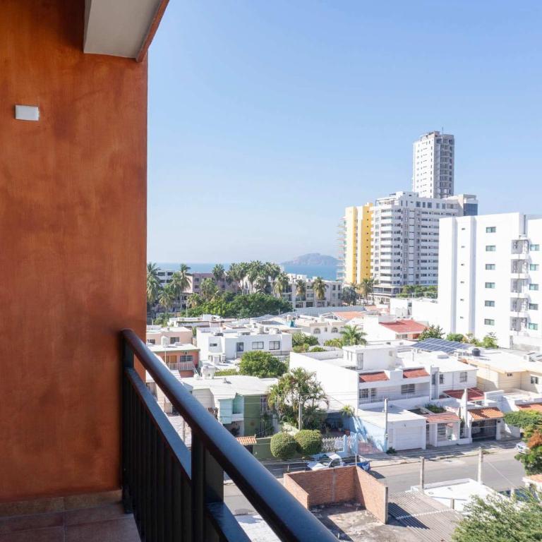 Rooftop Pool & Steps to the Beach - Apartment - 6