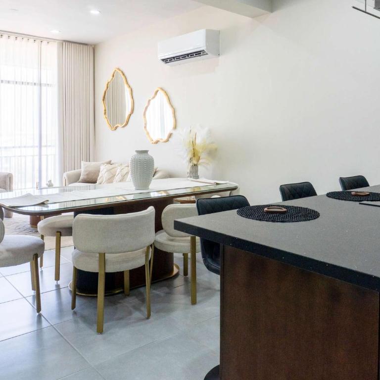 Rooftop Pool & Steps to the Beach - Apartment - 11
