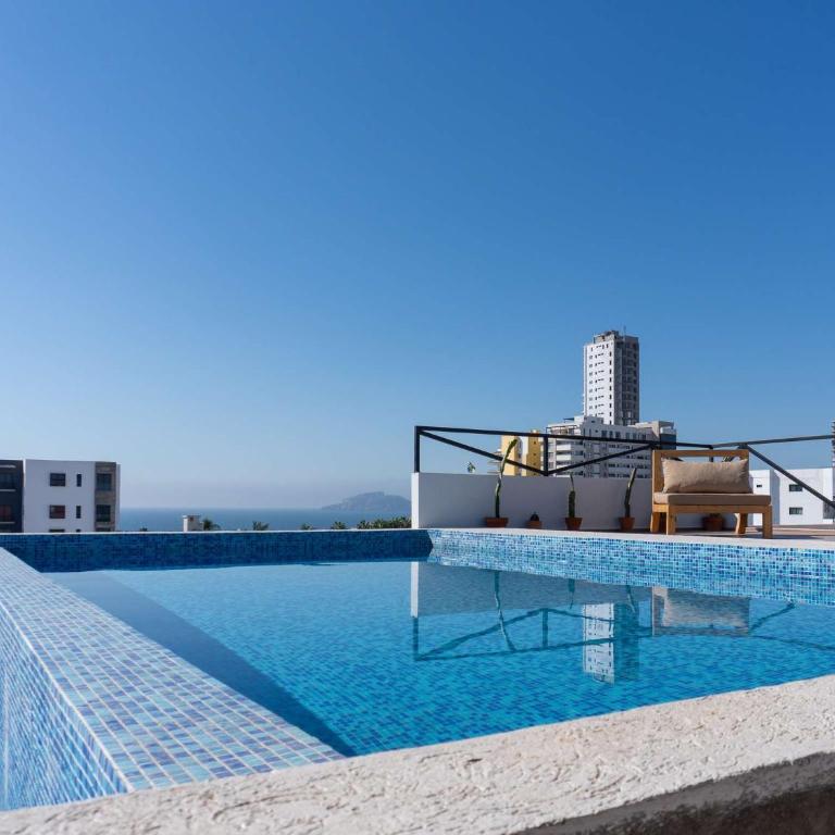 Rooftop Pool & Steps to the Beach - Apartment - 39