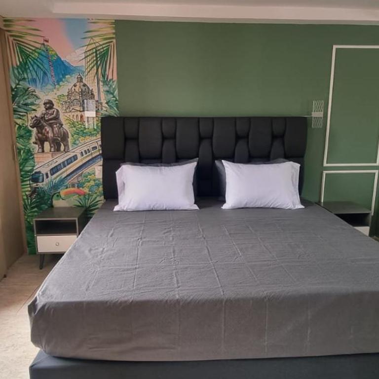 Cold AC-King Bed-Fast Wi-Fi-Medellin Paradise - One-Bedroom Apartment - 18