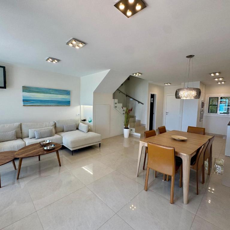 Villa Mar - Three-Bedroom Villa - 11