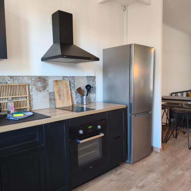 T2 Clim Wi-Fi à 9 minutes des remparts - Two-Bedroom Apartment - 1