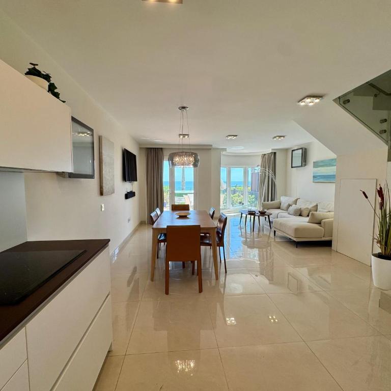 Villa Mar - Three-Bedroom Villa - 9