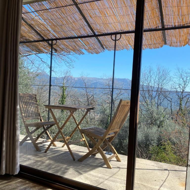 Bas de villa au milieu des oliviers. - Appartement 1 Chambre - 27