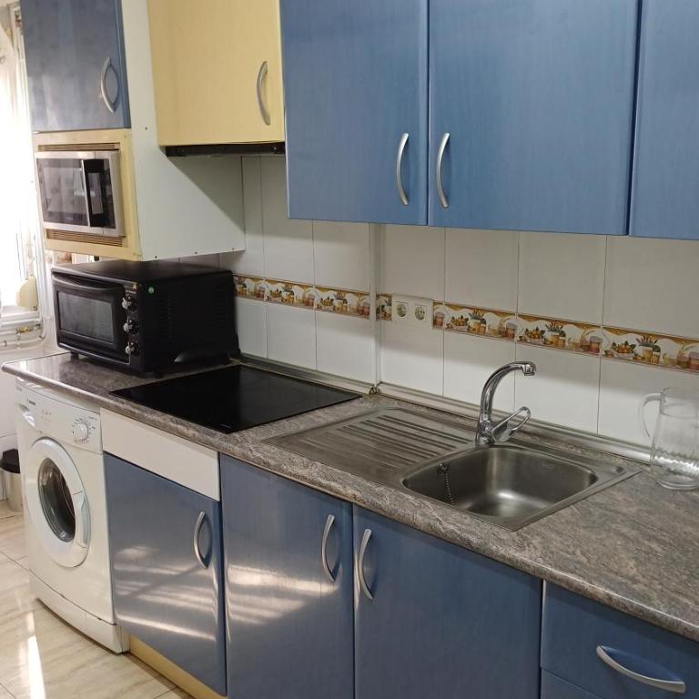 Apartamento en 1ª linea de Mar en SALOU - Three-Bedroom Apartment - 7