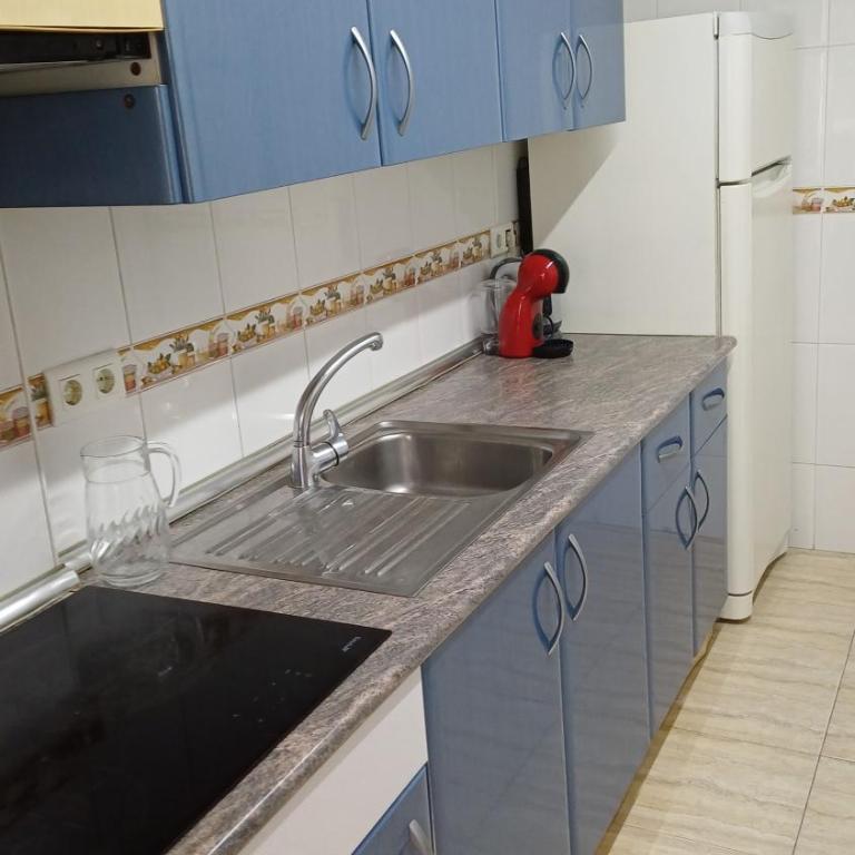 Apartamento en 1ª linea de Mar en SALOU - Three-Bedroom Apartment - 8