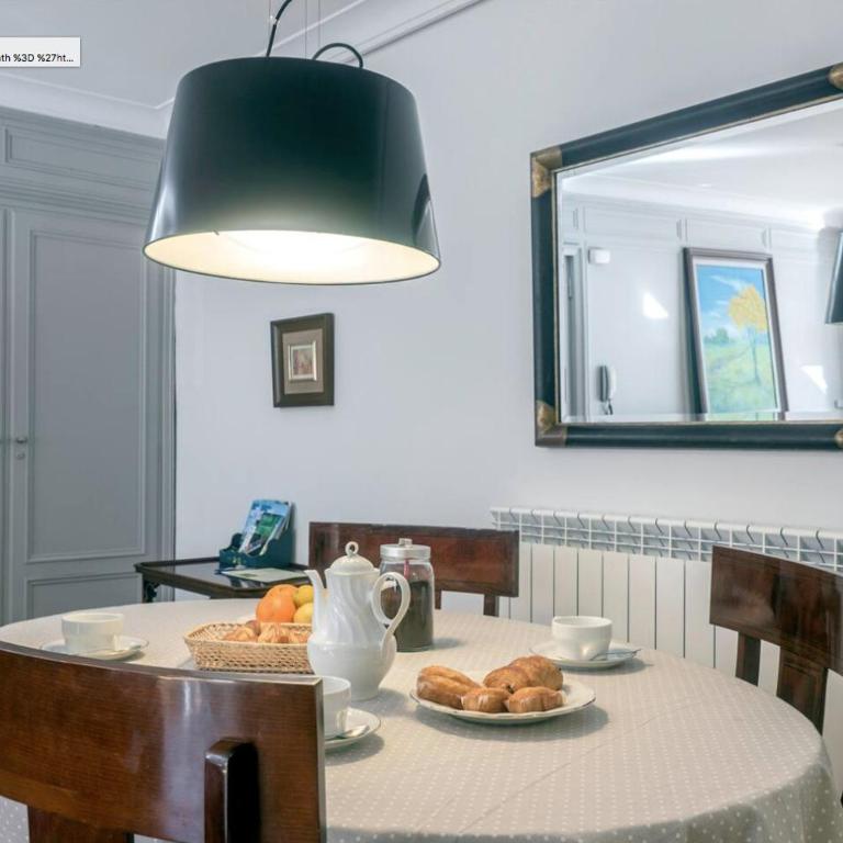 Terraza, wifi, a 10 minutos del centro en bus - Apartamento de 2 dormitorios con terraza - 2