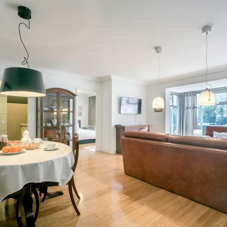 Terraza, wifi, a 10 minutos del centro en bus - Apartamento de 2 dormitorios con terraza - 4