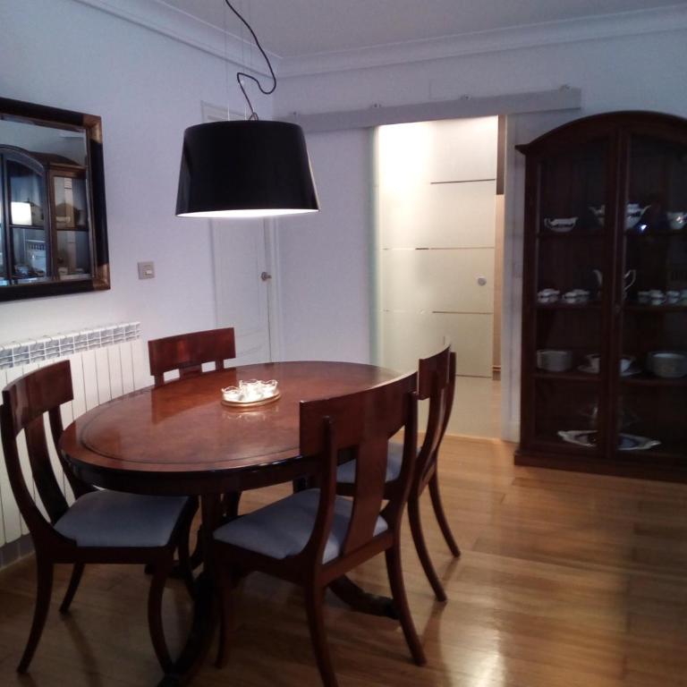 Terraza, wifi, a 10 minutos del centro en bus - Apartamento de 2 dormitorios con terraza - 10