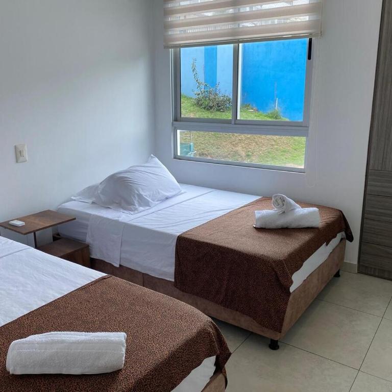 Apartamento con piscina y sauna en La Mesa - Two-Bedroom Apartment - 3