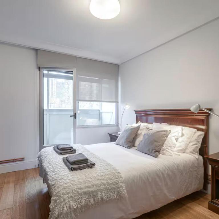 Terraza, wifi, a 10 minutos del centro en bus - Apartamento de 2 dormitorios con terraza - 21