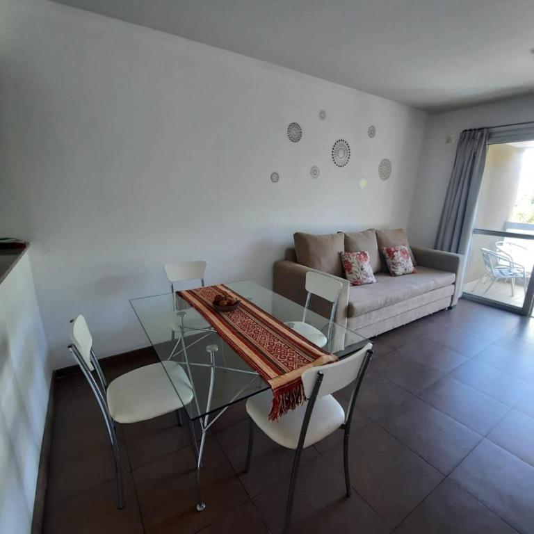 Dpto con Balcón y Cochera frente a Plaza Alvarado - Apartamento de 1 dormitorio - 7
