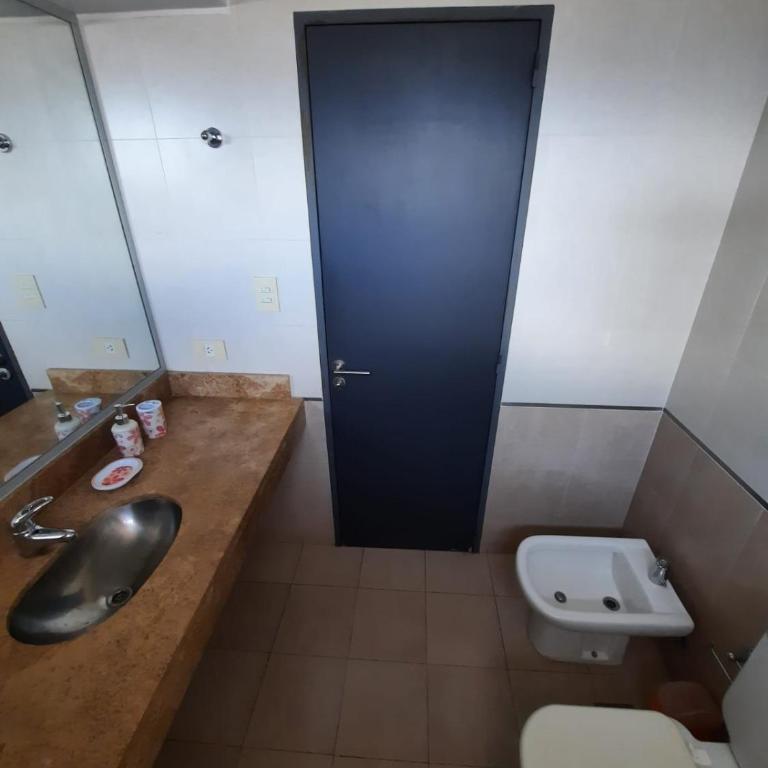 Dpto con Balcón y Cochera frente a Plaza Alvarado - Apartamento de 1 dormitorio - 3