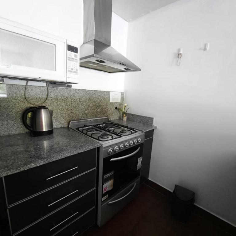 Dpto con Balcón y Cochera frente a Plaza Alvarado - Apartamento de 1 dormitorio - 13
