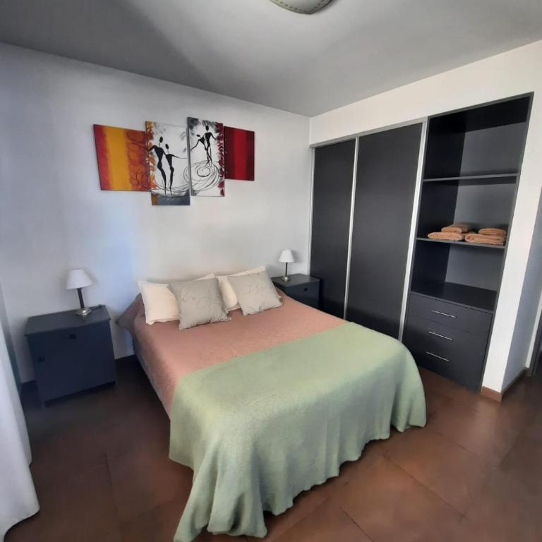 Dpto con Balcón y Cochera frente a Plaza Alvarado - Apartamento de 1 dormitorio - 1