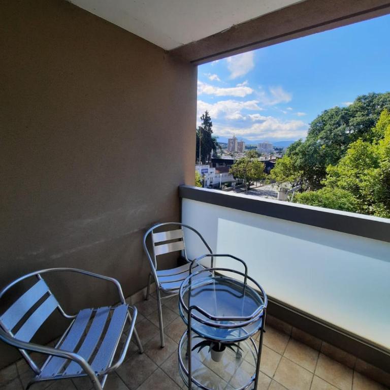 Dpto con Balcón y Cochera frente a Plaza Alvarado - Apartamento de 1 dormitorio - 9