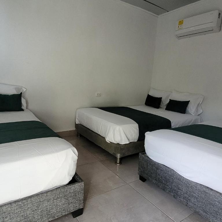 Hostal Casa Marle - Premium Quadruple Room - 2