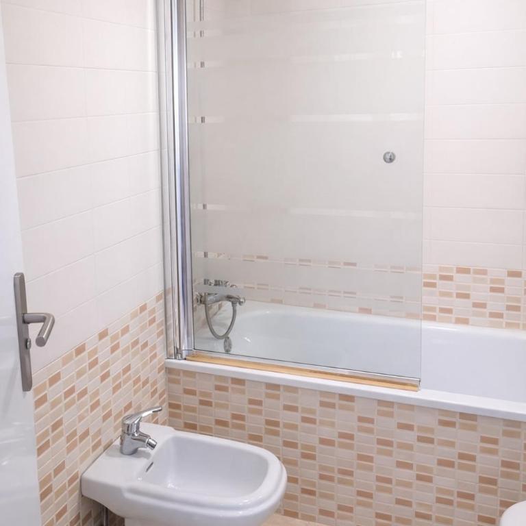 Cadizz Puerto Descanso terrace, pool, and parking - Apartamento de 1 dormitorio - 13