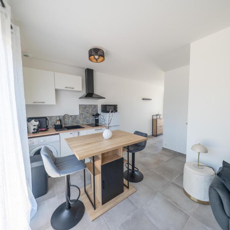 la pause soleil, villa climatisée, avec jardin et parkings privés, à 5 mn de la mer, au calme - Casa con 1 dormitorio - 16