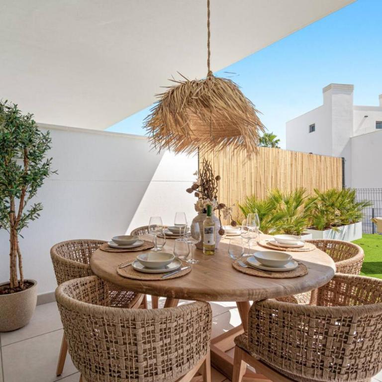 Stylish 2 Bedroom Apartment in Cancelada - Acqua Gardens - Pool - Near Beach - Costa del Sol - Apartamento - 2