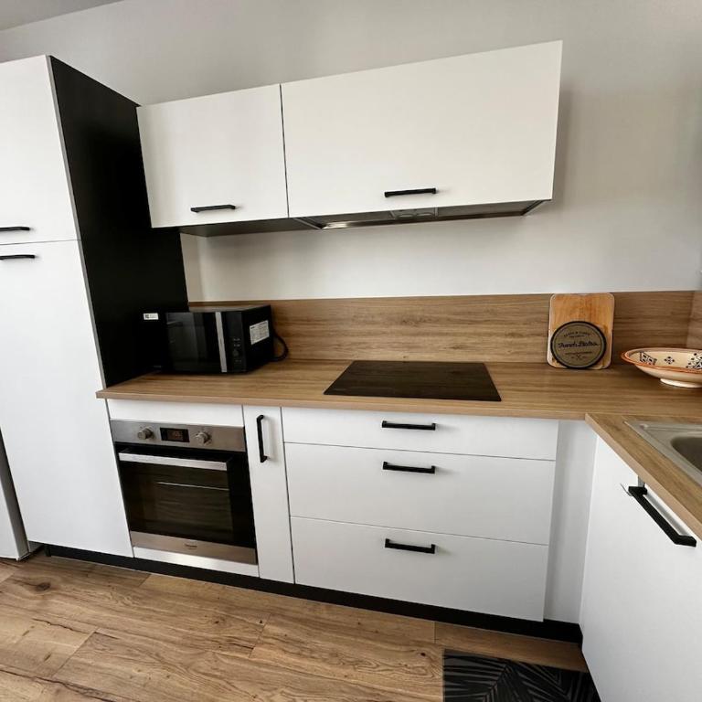 Romane - Charmant petit appartement en duplex avec 3 chambres - Appartement 3 Chambres - 33