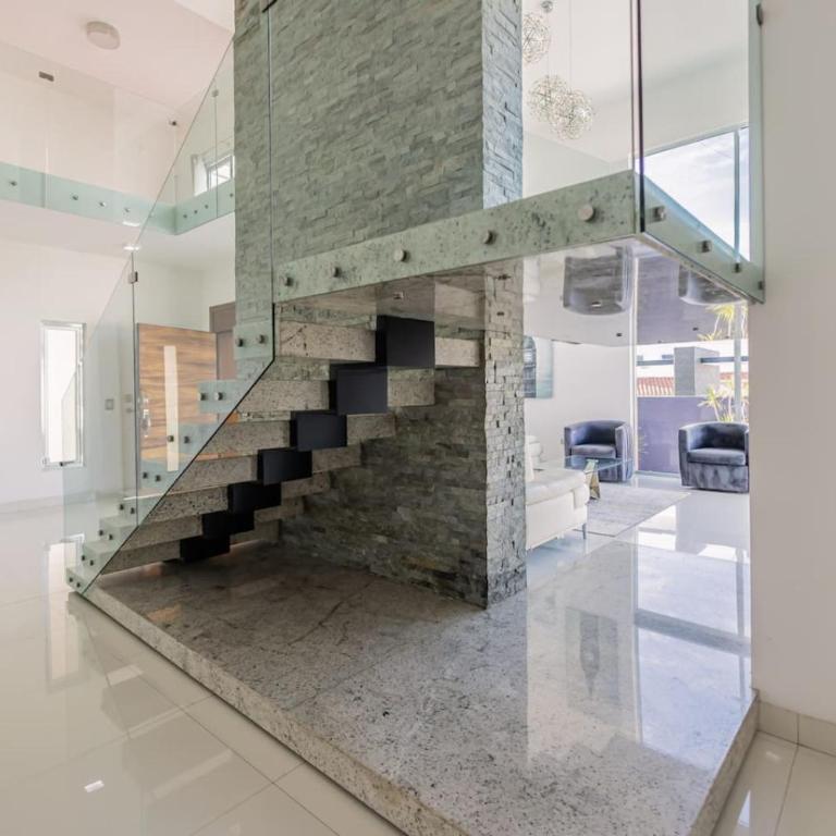 Big house with pool and sea view - Casa - 12