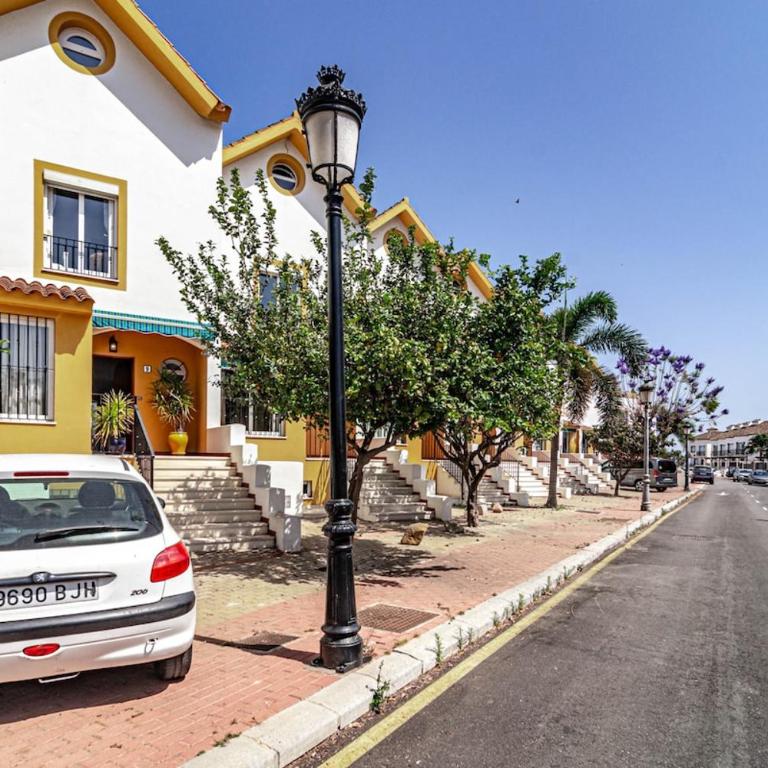 PG9 - Andalucian 3-story townhouse near Estepona - Apartamento - 52