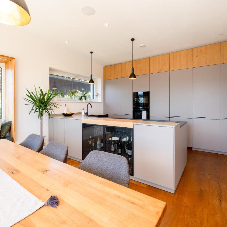 Traumhaus in den Weinbergen - max 8 Personen - mit Self-Check-in - Three-Bedroom Villa - 5