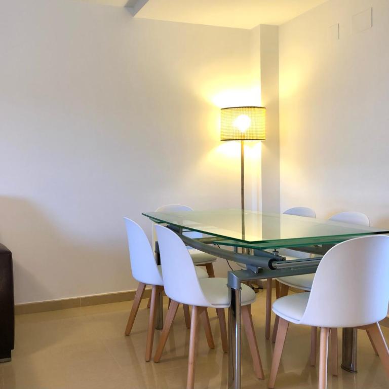 Vacaciones con el Mediterráneo a menos de 50 metros - Three-Bedroom House - 4