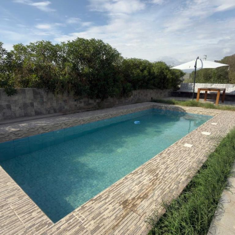 Casa de Campo con Piscina y Terraza Cerca de Huacachina Condominio Privado en Ica - Five-Bedroom House - 5