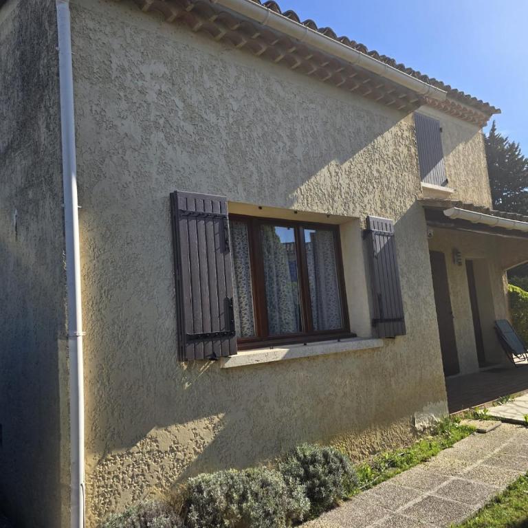 Maison Escapade et jardin à 5 minutes du centre avec piscine et parking - à 2 pas du Partage des eaux - Three-Bedroom Villa - 18